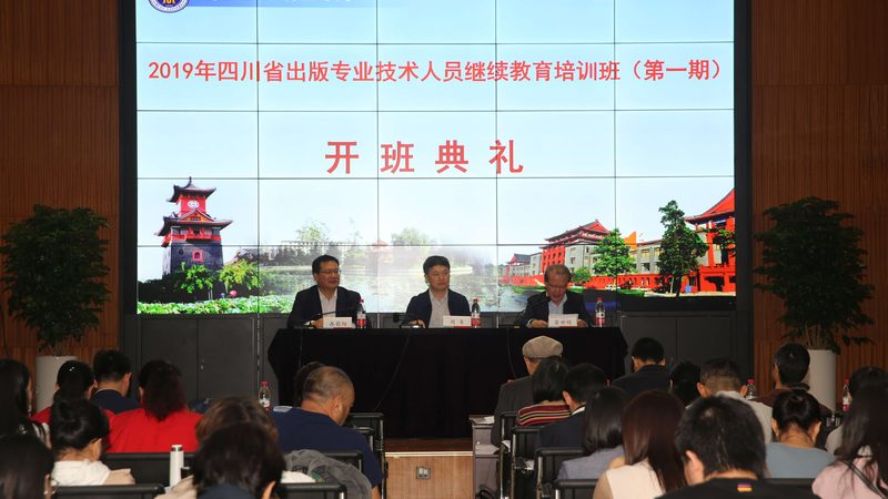 除了师资背景，还要关注老师的教学成果。以下是一些考察教学成果的方法：